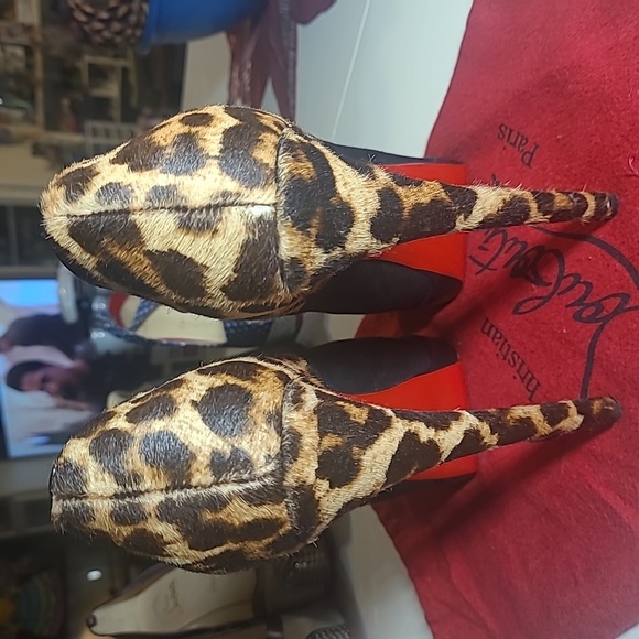 Christian Louboutin - Picture 9 of 9